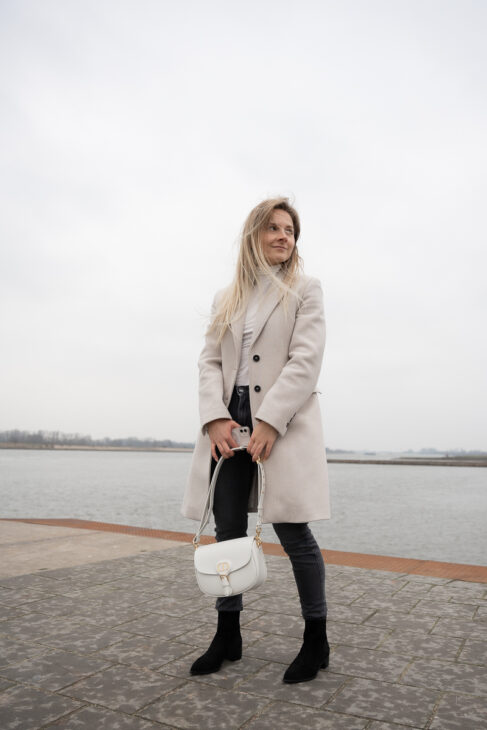Styling with grey coat, black pants and scarosso shoes